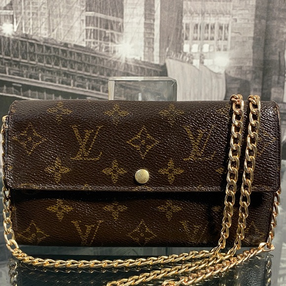 Authentic Louis Vuitton Monogram Sarah Wallet - Picture 3 of 13